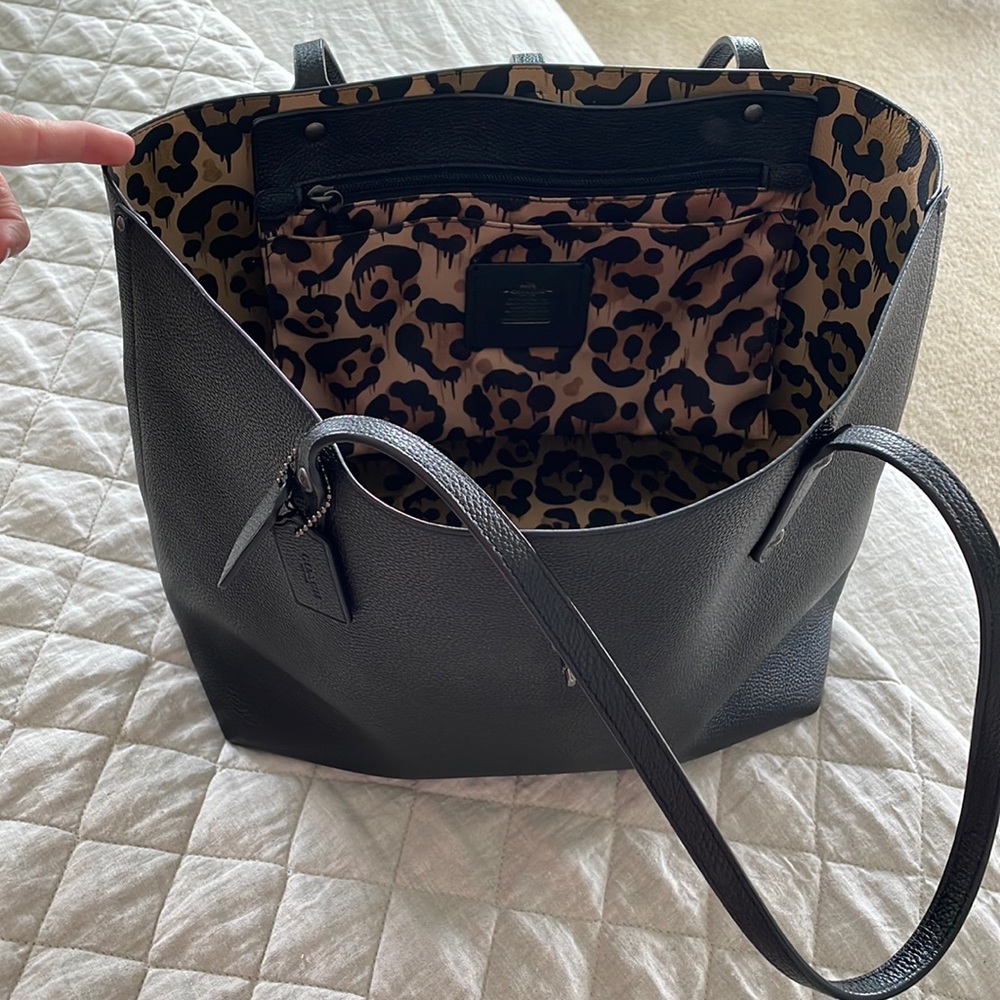 Coach Black pebbled Leather shoulder tote with wild animal leopard interior